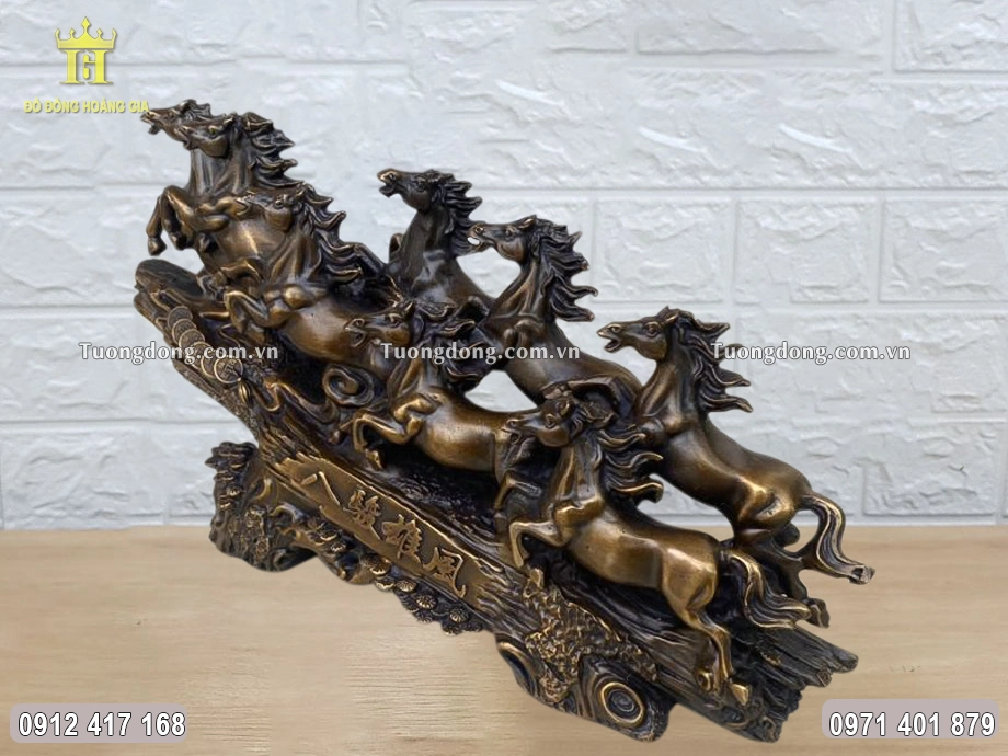 Hình ảnh nhìn nghiêng của linh vật ngựa